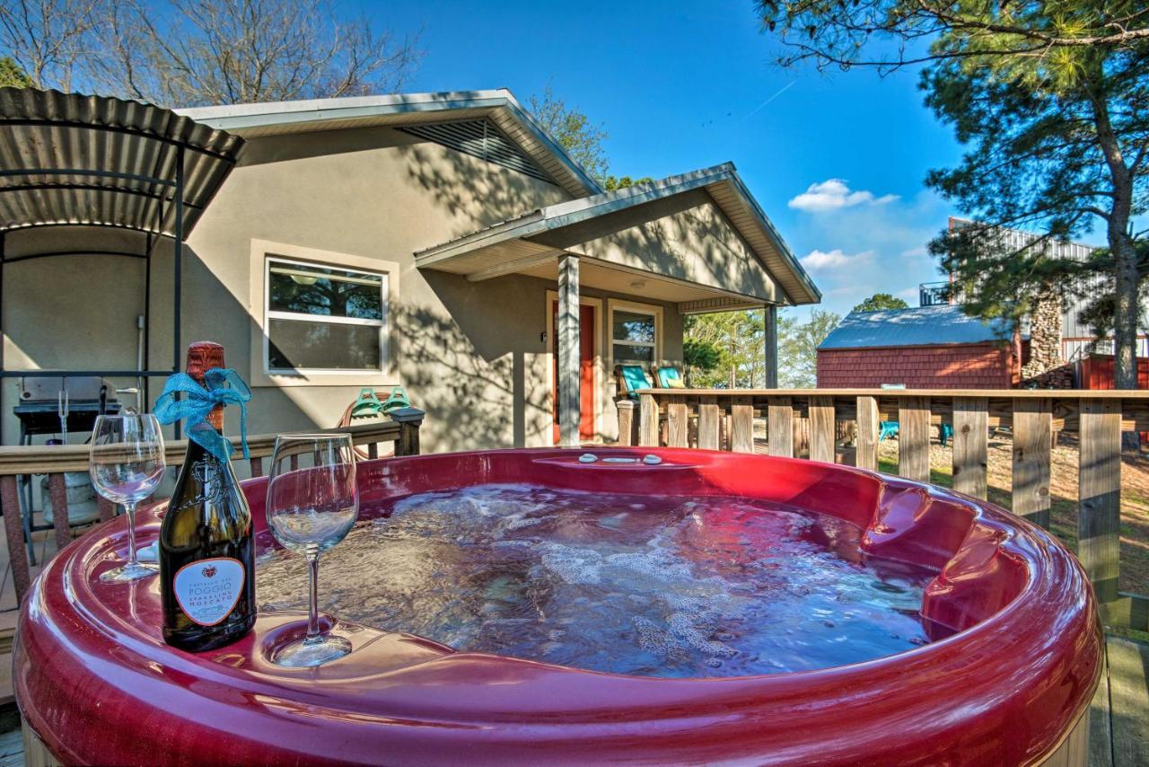 Broken Bow Cottage With Deck, Hot Tub And Fire Pit! Eksteriør bilde